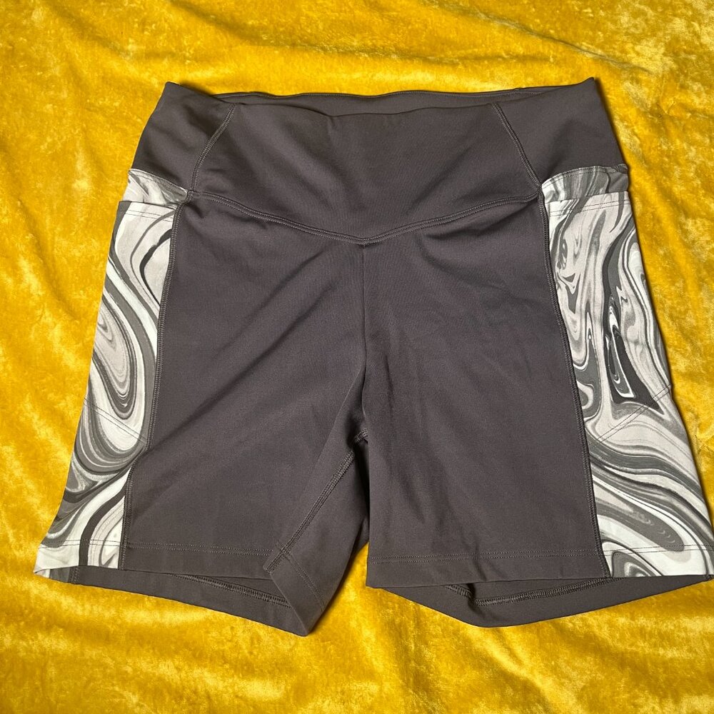 PINK Active Stretchy Gray White Marbled Biker Shorts Dual Pockets Womens Size XL
